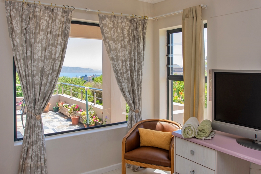 5 Bedroom Property for Sale in Myburgh Park Western Cape